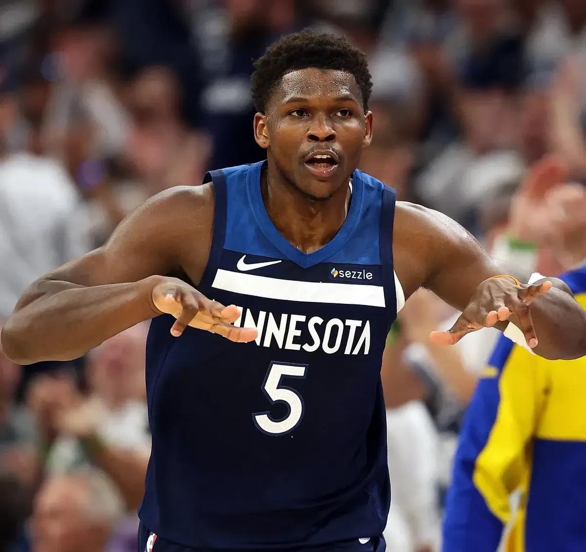 赛地聚焦：NBA常规赛冲刺阶段热度飙升；拜仁慕尼黑单刀错失；赛场秩序良好；心理建设被强调的简单介绍