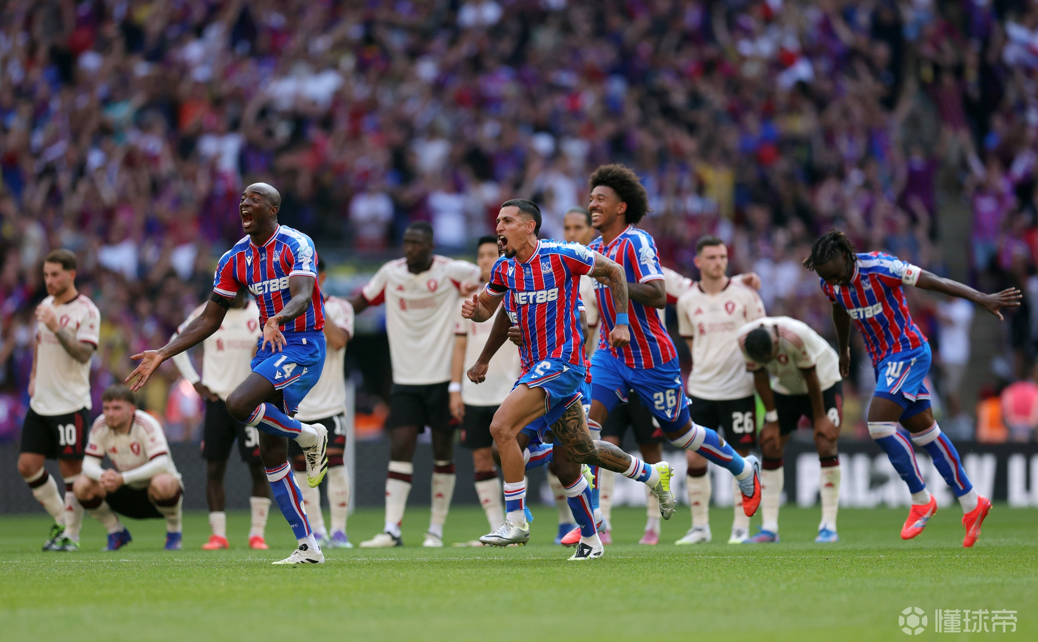 曼联迎社区盾关键赛，转会期战术微调，底气十足，心理建设被强调的简单介绍